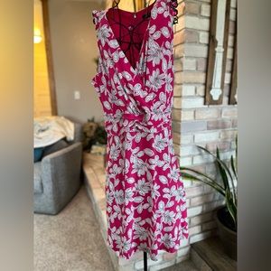 Tommy Hilfiger women’s Fit & Flare Dress. Hot pink white floral print size 18W